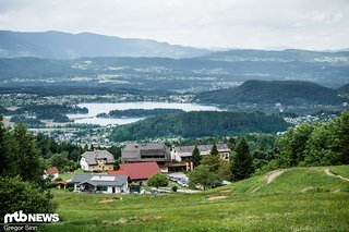 Der Baumgartnerhof liegt mitten im Trailcenter und ist ein guter Ausgangspunkt für Trail-Touren. Der Baumgartnerhof liegt mitten im Trailcenter und ist ein guter Ausgangspunkt für Trail-Touren.