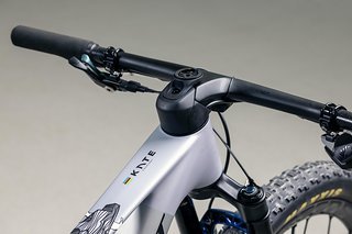 Das Fraser Cockpit darf an einem Scott Weltmeisterbike natürlich nicht fehlen. Das Fraser Cockpit darf an einem Scott Weltmeisterbike natürlich nicht fehlen.