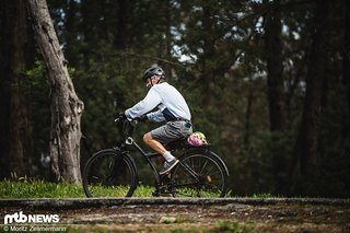 Hoch und runter kommt man irgendwie immer. Und ob die Federgabel am Rad nun Kashima-beschichtet ist oder nicht, hat für uns eine nur untergeordnete Rolle gespielt Hoch und runter kommt man irgendwie immer. Und ob die Federgabel am Rad nun Kashima-beschichtet ist oder nicht, hat für uns eine nur untergeordnete Rolle gespielt
