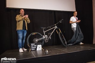 Applaus für das Bike of the Show: Von allen teilnehmenden Firmen der Craft Bike Days wurde das Lean Cycles Enduro-Bike mit dem Award ausgezeichnet