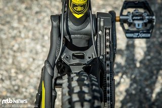Die Kette wird beim Commençal Supreme DH V4 umgelenkt Die Kette wird beim Commençal Supreme DH V4 umgelenkt