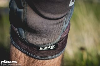 Für zusätzlichen Schutz kommt direkt unter der Hartschale SAS-TEC Polsterung zum Einsatz Für zusätzlichen Schutz kommt direkt unter der Hartschale SAS-TEC Polsterung zum Einsatz