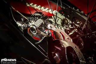 Nobel: Die Shimano XTR Trail-Bremse passt zum edlen Bike Nobel: Die Shimano XTR Trail-Bremse passt zum edlen Bike