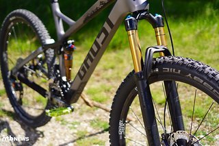 Vorne arbeitet eine Fox 34 Factory Fit Kashima mit 130 mm Federweg