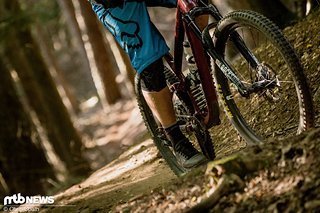 Bergauf fährt das Bike zwar willig, ein Bergsprinter ist es zumindest auf Basis des Alu-Rahmens nicht