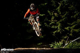 Kaum ein modernes, langes und flaches 29"-Downhill-Bike geht derartig spielerisch und leicht in die Luft wie das Scott Gambler Tuned