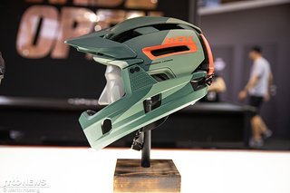 Mit dem Bell Super Air R ist den Spezialisten von Bell 2019 ein sehr leichter Fullface-Helm gelungen. Mit dem Bell Super Air R ist den Spezialisten von Bell 2019 ein sehr leichter Fullface-Helm gelungen.