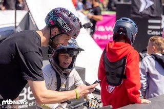 Duncan Shaw fuhr nicht nur selbst Trial-Shows, sondern stand auch den Nachwuchskids Rede und Antwort. Duncan Shaw fuhr nicht nur selbst Trial-Shows, sondern stand auch den Nachwuchskids Rede und Antwort.
