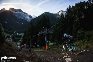 Früh am Morgen ging es für die Juniorinnen und Junioren ein letztes Mal zum Training auf die Strecke in Champéry