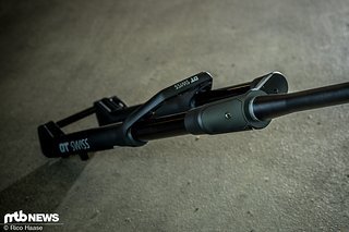 Alle Abdeck-Kappen können mit einem 10er Torx-Schlüssel entfernt werden Alle Abdeck-Kappen können mit einem 10er Torx-Schlüssel entfernt werden
