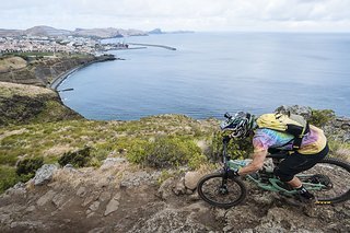 Das Terrain auf Madeira kann sich innerhalb weniger Kilometer extrem unterscheiden. Das Terrain auf Madeira kann sich innerhalb weniger Kilometer extrem unterscheiden.