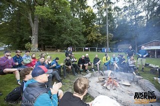 Applaus, das erste Feuer brennt!