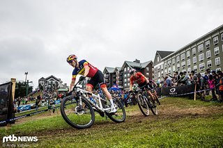 Bekanntes Bild an der Spitze des Feldes