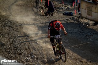 Sam Blenkinskop gibt auf dem Weg ins Ziel nochmal alles Sam Blenkinskop gibt auf dem Weg ins Ziel nochmal alles