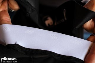 Feine Silikonstreifen an den Bünden sollen für einen sicheren Halt sorgen