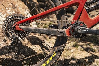 65° Lenkwinkel, 76° Sitzwinkel, 450mm Reach in Größe M, das sind die vielversprechenden Eckdaten des Juliana Maverick 65° Lenkwinkel, 76° Sitzwinkel, 450mm Reach in Größe M, das sind die vielversprechenden Eckdaten des Juliana Maverick