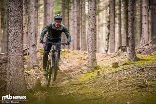 Wer sich schon immer das gewisse Plus an Federweg und Steifigkeit gewünscht hat, aber den Geldbeutel nicht komplett plündern will, der sollte sich die neue RockShox Domain RC mal ansehen. Wer sich schon immer das gewisse Plus an Federweg und Steifigkeit gewünscht hat, aber den Geldbeutel nicht komplett plündern will, der sollte sich die neue RockShox Domain RC mal ansehen.
