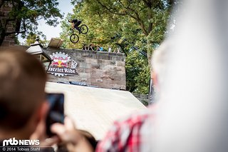 3er Drop in Perfektion - 6 auf 8 Meter misst der Einstiegssprung