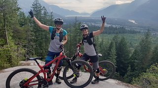 Squamish for a day! Die Trails dort sind einfach unglaublich und wir hatten riesen Spaß auf den verrückten, langen Felsabfahrten!