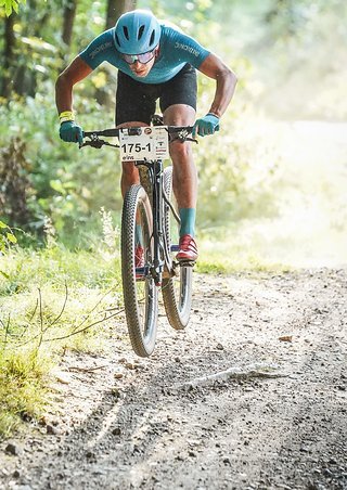 Die Sonne stand bald sehr tief und ich nutzte jeden Schwung, den ich mitnehmen konnte. Allerdings hielt ich nach jeder Runde an, um zu verschnaufen und in meinen Körper zu hören.
