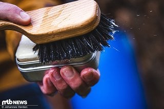 Preislich voll im Rahmen, ist die Schwalbe Natural Bike Soap eine simple, aber gut funktionierende und nachhaltige Alternative zu gängigen Flüssigreinigern.