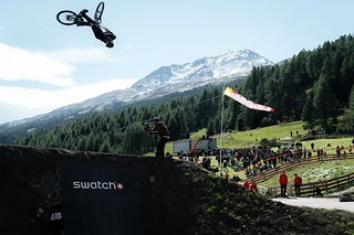 Peter Kaiser wirbelt vor Traum-Hintergrund – hier war das Wetter noch top. Peter Kaiser wirbelt vor Traum-Hintergrund – hier war das Wetter noch top.