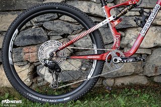 Standesgemäß ist Neff auf der neuen Shimano XTR Di2-Gruppe unterwegs.