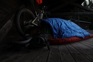 Der Vaude Alpstein 450 DWN-Schlafsack trumpft mit innovativen Lösungen, einem geringen Packmaß und einer guten Performance auf Der Vaude Alpstein 450 DWN-Schlafsack trumpft mit innovativen Lösungen, einem geringen Packmaß und einer guten Performance auf