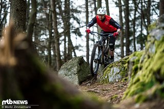 Werden die Kurven enger, benötigt das lange Nukeproof Mega etwas mehr Nachdruck. Werden die Kurven enger, benötigt das lange Nukeproof Mega etwas mehr Nachdruck.