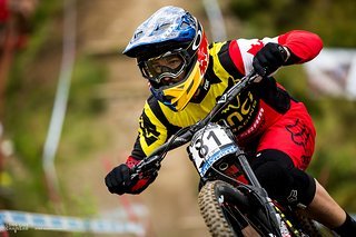 Long Live Chainsaw – die Dokumentation über den verstorbenen World Cup-Racer Steve Smith ist ab sofort erhältlich. Long Live Chainsaw – die Dokumentation über den verstorbenen World Cup-Racer Steve Smith ist ab sofort erhältlich.