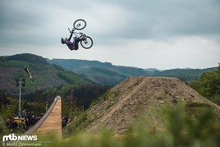 Ein schönes Panorama und atemberaubende Tricks. Ein schönes Panorama und atemberaubende Tricks.