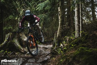 Das sensible Fahrwerk in Kombination mit dem sehr angenehmen Rahmen sorgt für Grip und Kontrolle. Das sensible Fahrwerk in Kombination mit dem sehr angenehmen Rahmen sorgt für Grip und Kontrolle.