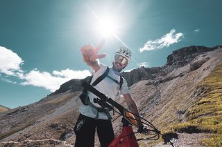 Tausendsassa Nic filmt das Event für BikeMedia und organisiert u. a. die Swiss Enduro Serie. Tausendsassa Nic filmt das Event für BikeMedia und organisiert u. a. die Swiss Enduro Serie.