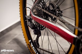 Bei der abgebildeten SL-Version sorgt ein Shimano XTR 12-fach Schaltwerk für die Gangwechsel. Bei der abgebildeten SL-Version sorgt ein Shimano XTR 12-fach Schaltwerk für die Gangwechsel.