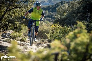 Im Uphill konnte das Transition Smuggler nicht mit dem Klassen-Primus dem Giant Trance mithalten. Hier ist das amerikanische Trailbike etwas gemütlicher unterwegs.