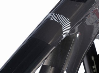 Dank UD SLI-Carbon-Technologie will man einiges an Gewicht gespart haben. Dank UD SLI-Carbon-Technologie will man einiges an Gewicht gespart haben.