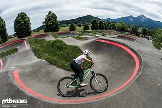 Der Pumptrack wurde von Velosolutions gebaut, was mittlerweile ein Qualitätsmerkmal ist. Der Pumptrack wurde von Velosolutions gebaut, was mittlerweile ein Qualitätsmerkmal ist.