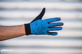 Die Vaude Men's Dyce Gloves II werden per Klettverschluss angepasst und kosten 35 €.