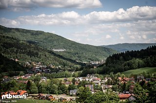 Szczyrk wirkt wie ein üblicher Ferienort in den Bergen.