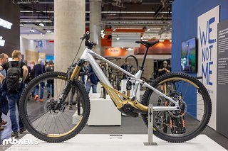 Das Orbea Wild fiel uns aufgrund des schicken, goldenen Finishs ins Auge, das durch die Oquo-Laufräder passend ergänzt wird.