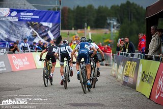 Los! Federspiel zeigte erst im Finale was er wirklich drauf hatte. Zum ersten Mal setzte er sich gleich nach dem Start an die Spitze.