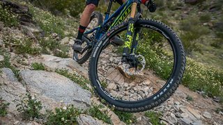 Sport Import spendiert einen Flow EX Laufradsatz von Stan's NoTubes, der hier im harten Einsatz zu sehen ist