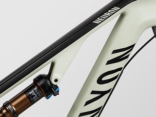 Das Canyon Neuron richtet sich an Trailbiker, die gerne auf längeren Touren unterwegs sind. Das Canyon Neuron richtet sich an Trailbiker, die gerne auf längeren Touren unterwegs sind.