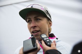 Gefragte Frau im Ziel: Annika Langvad.
