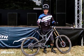 Der stolze Bikepark-Besitzer Noah Grossmann fuhr bis auf Platz 4 bei den Pro Masters vor. Der stolze Bikepark-Besitzer Noah Grossmann fuhr bis auf Platz 4 bei den Pro Masters vor.