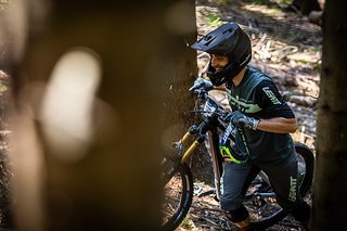 Chris beim Hochschieben für den „perfekten Shot“