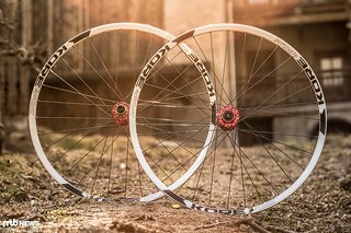 Die Kore Durox 650B bringen mit Felgenband 1720g auf die Waage