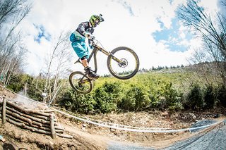 Fliegste quer, siehste mehr! Harry Molloy liebt es mit Style zu fliegen... Fliegste quer, siehste mehr! Harry Molloy liebt es mit Style zu fliegen...