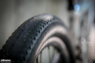Minimaler Schutz: die RaceSport Karkasse ist seitlich nicht vor Beschädigungen geschützt und es gibt auch kein Profil, das nennenswerten Schutz bieten könnte