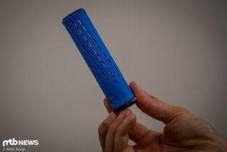 Die neuen Odi CF Grips sind relativ dünn und fallen eher straff aus.